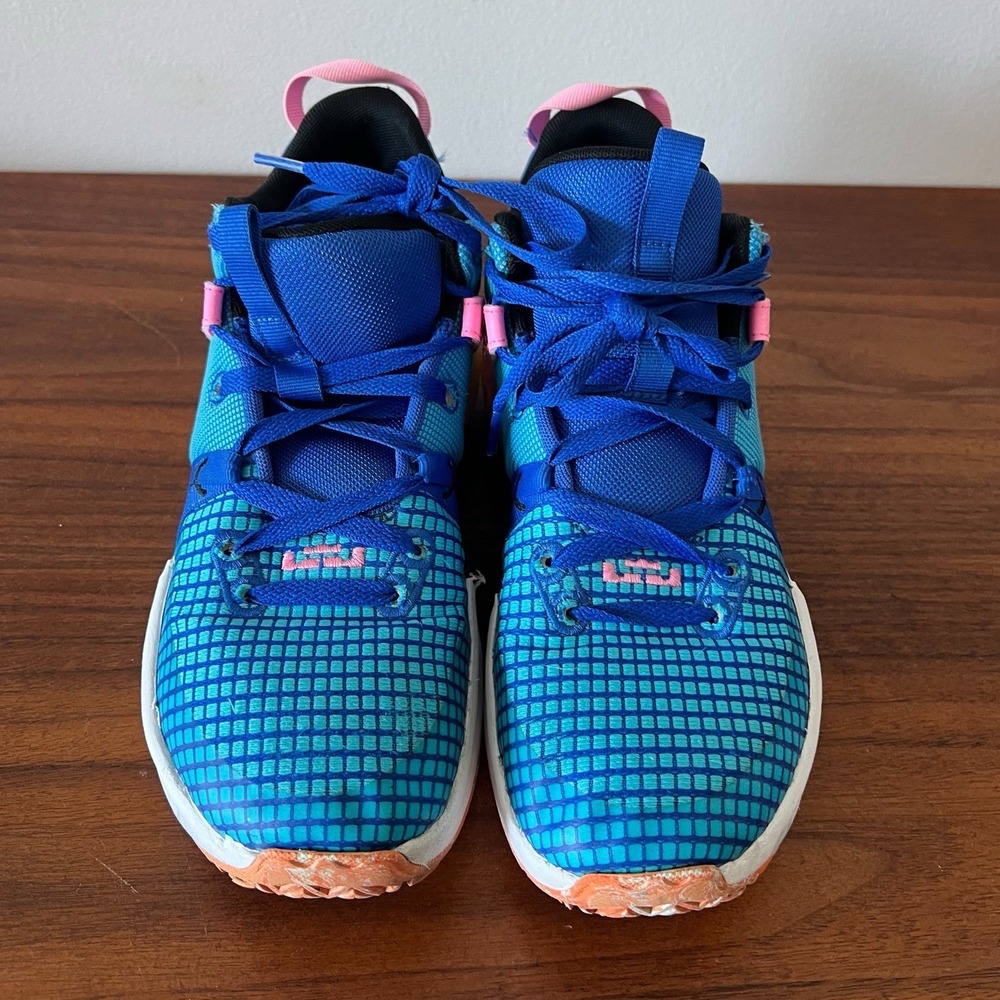 Nike LeBron Witness 7 Hyper Royal Blue Basketball Shoes Youth Size 7Y HF4796-405 - Picture 7 of 8